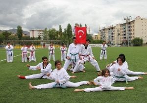 Oltu'da taekwondo şovu